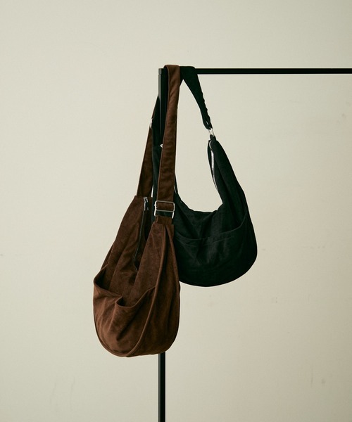 full/fill.(フルフィル)の「faux suede round shoulder bag / フェイクスウェードラウンドショルダーバッグ(ショルダーバッグ・レディース・ブラック/ダークブラウン・FREE)」の19枚目の写真