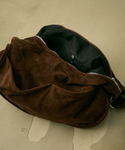 full/fill.(フルフィル)の「faux suede round shoulder bag / フェイクスウェードラウンドショルダーバッグ(ショルダーバッグ・レディース・ブラック/ダークブラウン・FREE)」の21枚目の写真