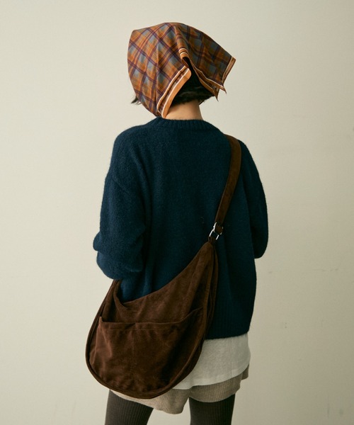 full/fill.(フルフィル)の「faux suede round shoulder bag / フェイクスウェードラウンドショルダーバッグ(ショルダーバッグ・レディース・ブラック/ダークブラウン・FREE)」の16枚目の写真