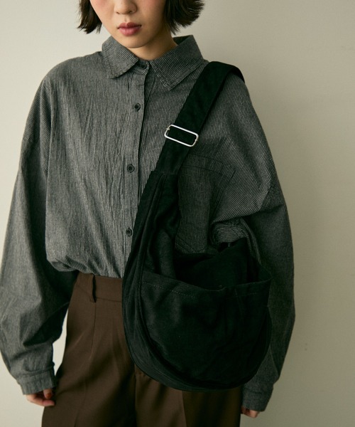 full/fill.(フルフィル)の「faux suede round shoulder bag / フェイクスウェードラウンドショルダーバッグ(ショルダーバッグ・レディース・ブラック/ダークブラウン・FREE)」の10枚目の写真