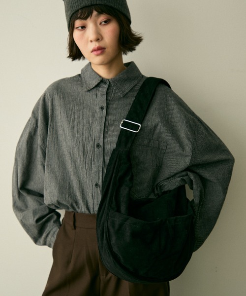 full/fill.(フルフィル)の「faux suede round shoulder bag / フェイクスウェードラウンドショルダーバッグ(ショルダーバッグ・レディース・ブラック/ダークブラウン・FREE)」の3枚目の写真