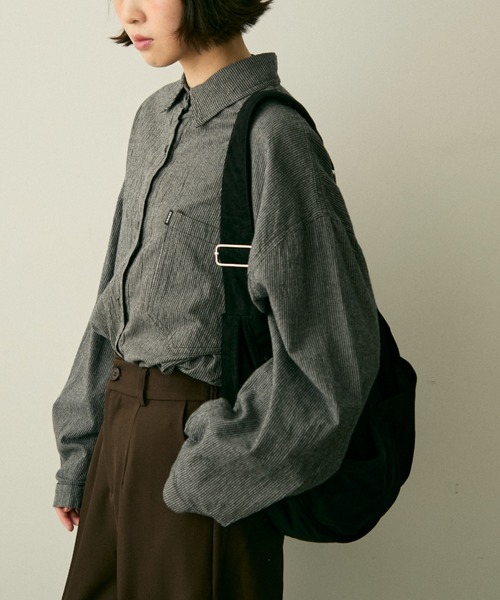 full/fill.(フルフィル)の「faux suede round shoulder bag / フェイクスウェードラウンドショルダーバッグ(ショルダーバッグ・レディース・ブラック/ダークブラウン・FREE)」の6枚目の写真