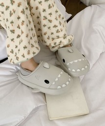 aimoha（アイモハ）の「【aimoha-KIDS-】キッズ　サメモチーフ裏ボアサンダル (AW)（その他シューズ）」