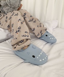 aimoha（アイモハ）の「【aimoha-KIDS-】キッズ　サメモチーフ裏ボアサンダル (AW)（その他シューズ）」