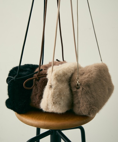 Lunea（ルネア）の「2wayスクエアワンハンドルファーバッグ/2種類のショルダー紐付き（ショルダーバッグ・レディース・ベージュ/ブラック/アイボリー/ブラウン・FREE）」の4枚目の写真