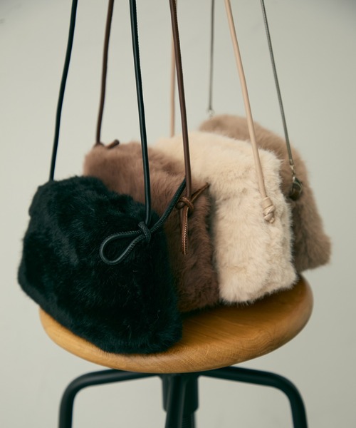 Lunea（ルネア）の「2wayスクエアワンハンドルファーバッグ/2種類のショルダー紐付き（ショルダーバッグ・レディース・ベージュ/ブラック/アイボリー/ブラウン・FREE）」の2枚目の写真