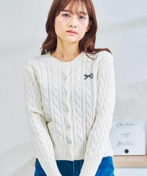 MISCH MASCH（ミッシュマッシュ）の「ZOZO限定 リボンポイントケーブルカーディガン（カーディガン/ボレロ・レディース・グレー/ホワイト・ﾌﾘ-）」の5枚目の写真