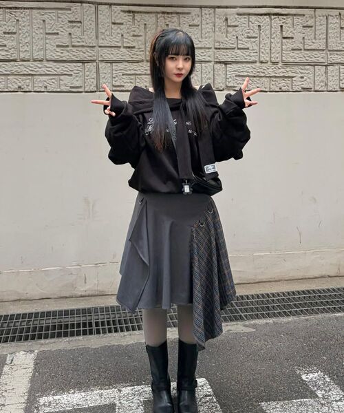 TUOMIO（トゥオミオ）の「LAYERED ASYMMETRIC SKIRT [CHARCOAL]（スカート・レディース・その他・1/2）」の6枚目の写真