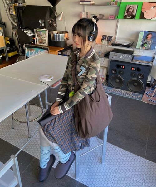 TUOMIO（トゥオミオ）の「LAYERED ASYMMETRIC SKIRT [CHARCOAL]（スカート・レディース・その他・1/2）」の7枚目の写真