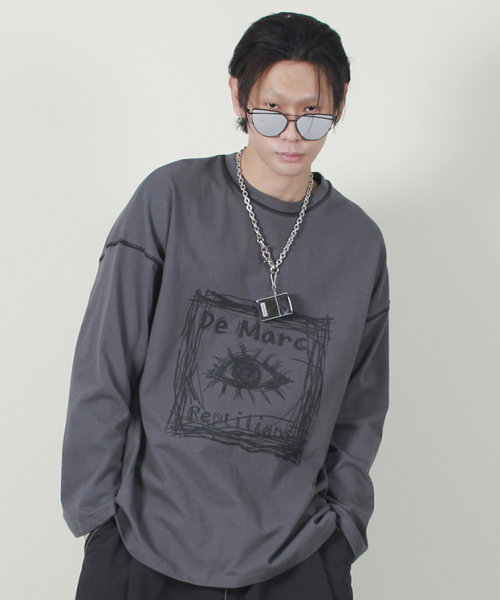 DEMARC(ドゥマーク)の「スクエアグラフィックスティッチ長袖Tシャツチャコール(Tシャツ/カットソー・メンズ・その他・LARGE)」の1枚目の写真