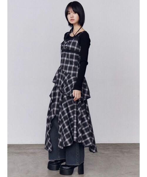 EMODA(エモダ)の「アシンメトリーフリルマキシワンピース(ワンピース・レディース・ブラック/ベージュ/ネイビー・FREE)」の21枚目の写真