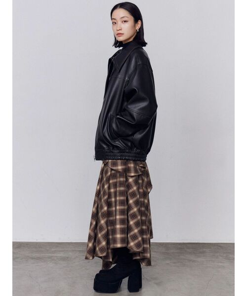 EMODA(エモダ)の「アシンメトリーフリルマキシワンピース(ワンピース・レディース・ブラック/ネイビー/ベージュ・FREE)」の13枚目の写真