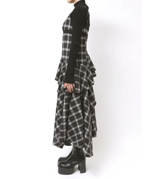 EMODA(エモダ)の「アシンメトリーフリルマキシワンピース(ワンピース・レディース・ブラック/ネイビー/ベージュ・FREE)」の15枚目の写真