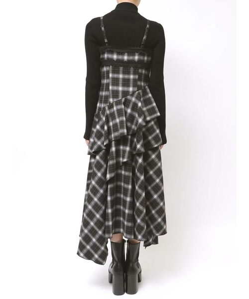 EMODA(エモダ)の「アシンメトリーフリルマキシワンピース(ワンピース・レディース・ブラック/ネイビー/ベージュ・FREE)」の16枚目の写真