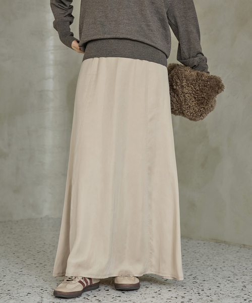 IENA（イエナ）の「キュプラフィブリルフレアスカート（スカート・レディース・チャコールグレー/ベージュ・38/36/34）」の14枚目の写真