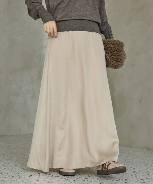 IENA（イエナ）の「キュプラフィブリルフレアスカート（スカート・レディース・チャコールグレー/ベージュ・38/36/34）」の17枚目の写真