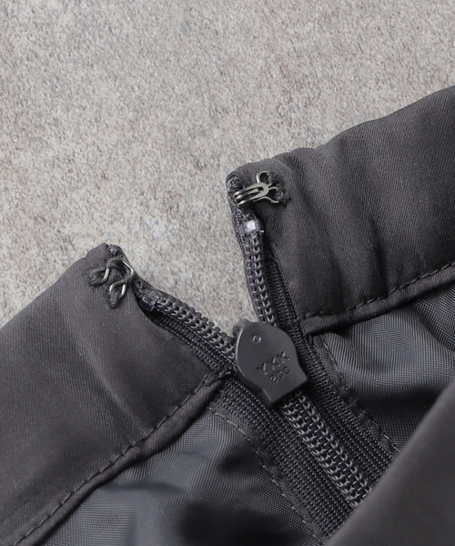 IENA（イエナ）の「キュプラフィブリルフレアスカート（スカート・レディース・チャコールグレー/ベージュ・38/36/34）」の4枚目の写真