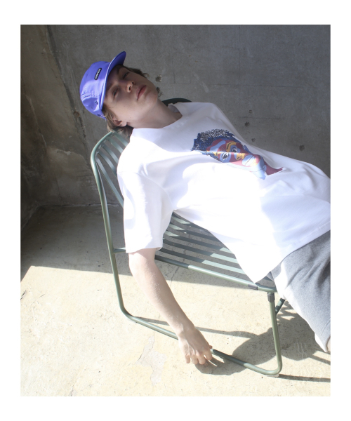NOTHINGON(ナッシング オン)の「レッドフェイスイラストグラフィック半袖Tシャツホワイト(Tシャツ/カットソー・メンズ・その他・SMALL/MEDIUM/LARGE/X-LARGE)」の8枚目の写真