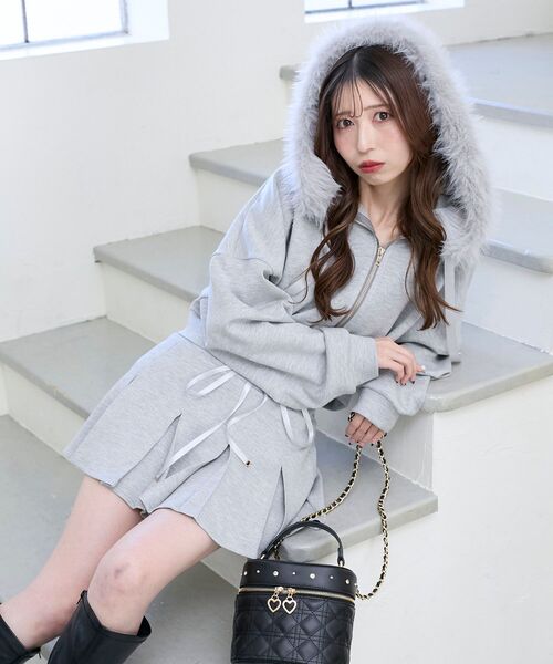 MAJESTIC LEGON（マジェスティックレゴン）の「プリーツラメミニスカパン（スカート・レディース・ブラック/アイボリー/グレー/ピンクベージュ・MEDIUM）」の3枚目の写真