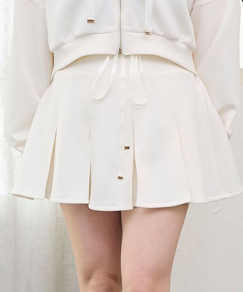 MAJESTIC LEGON（マジェスティックレゴン）の「プリーツラメミニスカパン（スカート・レディース・ブラック/アイボリー/グレー/ピンクベージュ・MEDIUM）」の9枚目の写真