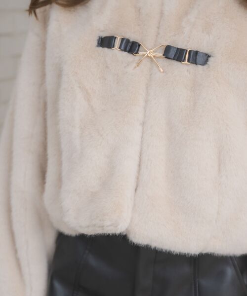 ems excite（エムズエキサイト）の「FファーリボンバックルJK（その他アウター・レディース・チャコールグレー/ナチュラル/ベージュ・FREE）」の8枚目の写真