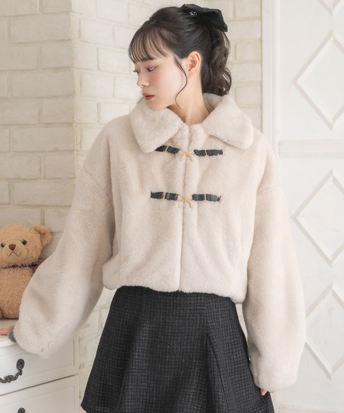 ems excite（エムズエキサイト）の「FファーリボンバックルJK（その他アウター・レディース・チャコールグレー/ナチュラル/ベージュ・FREE）」の2枚目の写真