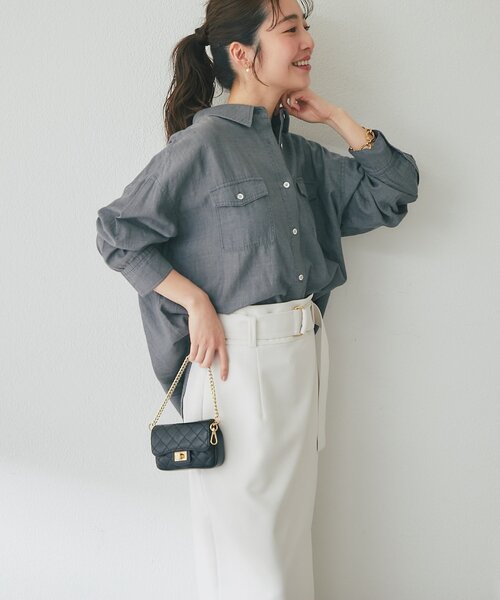 La boutique BonBon（ラブティックボンボン）の「【RISA監修・今すぐお届け！】シアーデニム3WAYシャツ（シャツ/ブラウス・レディース・グレー/ネイビー/サックスブルー・FREE）」の5枚目の写真