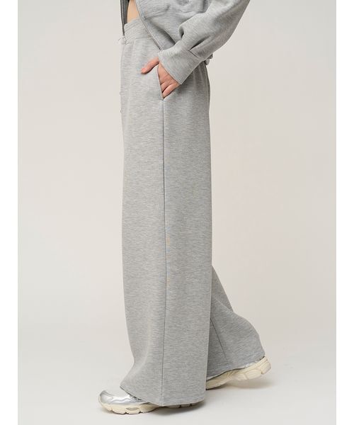 SNIDEL（スナイデル）の「ボンディングロングパンツ（スウェットパンツ・レディース・ライトブルー/グレー/ホワイト・1/0）」の7枚目の写真