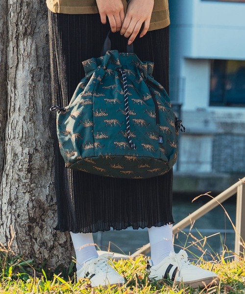 KiU（キウ）の「マルチウェイ 3WAYドローストリング リュック＆トート＆ショルダーバッグ(11L)（バックパック/リュック・レディース・アニマル/ブラック/ベージュ系その他/ブルー系その他・FREE）」の22枚目の写真