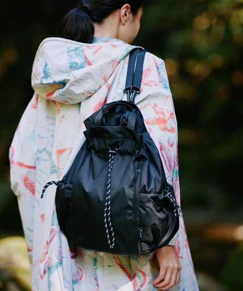 KiU（キウ）の「マルチウェイ 3WAYドローストリング リュック＆トート＆ショルダーバッグ(11L)（バックパック/リュック・レディース・アニマル/ブラック/ベージュ系その他/ブルー系その他・FREE）」の15枚目の写真