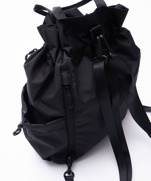 KiU（キウ）の「マルチウェイ 3WAYドローストリング リュック＆トート＆ショルダーバッグ(11L)（バックパック/リュック・レディース・アニマル/ブラック/ベージュ系その他/ブルー系その他・FREE）」の9枚目の写真