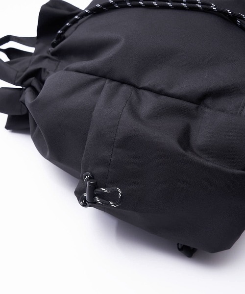 KiU（キウ）の「マルチウェイ 3WAYドローストリング リュック＆トート＆ショルダーバッグ(11L)（バックパック/リュック・レディース・アニマル/ブラック/ベージュ系その他/ブルー系その他・FREE）」の5枚目の写真