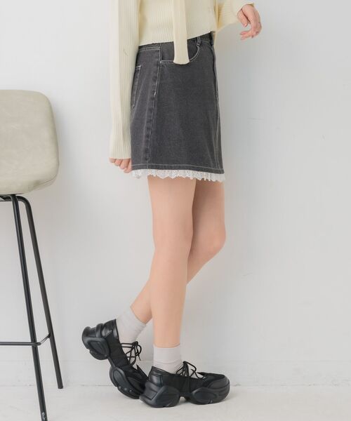ems excite（エムズエキサイト）の「裾レースデニムミニSK（スカート・レディース・ブルー/ブラック・SMALL/MEDIUM）」の21枚目の写真