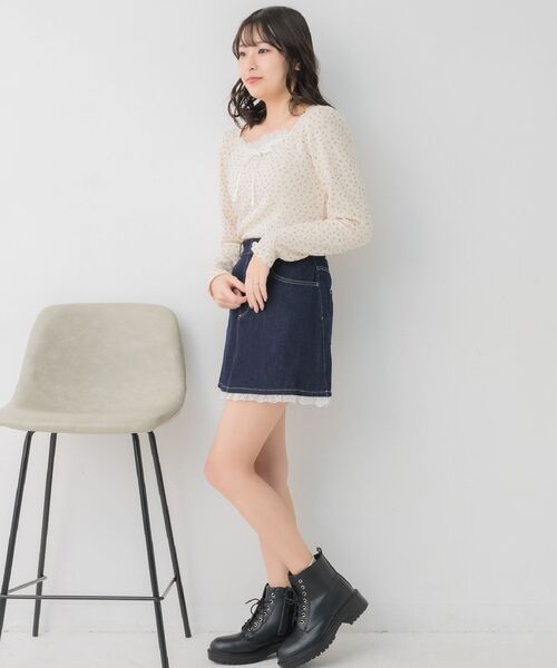 ems excite（エムズエキサイト）の「裾レースデニムミニSK（スカート・レディース・ブルー/ブラック・SMALL/MEDIUM）」の5枚目の写真