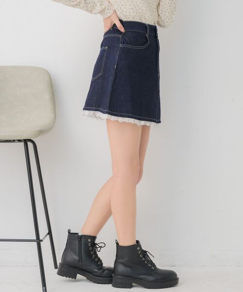 ems excite（エムズエキサイト）の「裾レースデニムミニSK（スカート・レディース・ブルー/ブラック・SMALL/MEDIUM）」の8枚目の写真