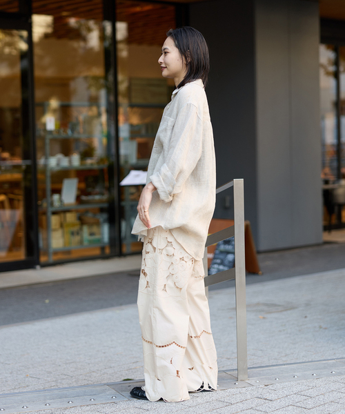 JOURNAL STANDARD（ジャーナルスタンダード）の「フラワーエンブロイダリースカラップパンツ（その他パンツ・レディース・ホワイト・FREE）」の3枚目の写真