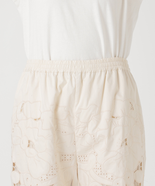 JOURNAL STANDARD（ジャーナルスタンダード）の「フラワーエンブロイダリースカラップパンツ（その他パンツ・レディース・ホワイト・FREE）」の17枚目の写真