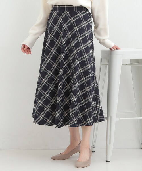 SHOO・LA・RUE(シューラルー)の「【S-LL】立体感が際立つ モールチェックフレアスカート(スカート・レディース・ネイビー系1/ベージュ系その他4・04/03/02/01)」の2枚目の写真