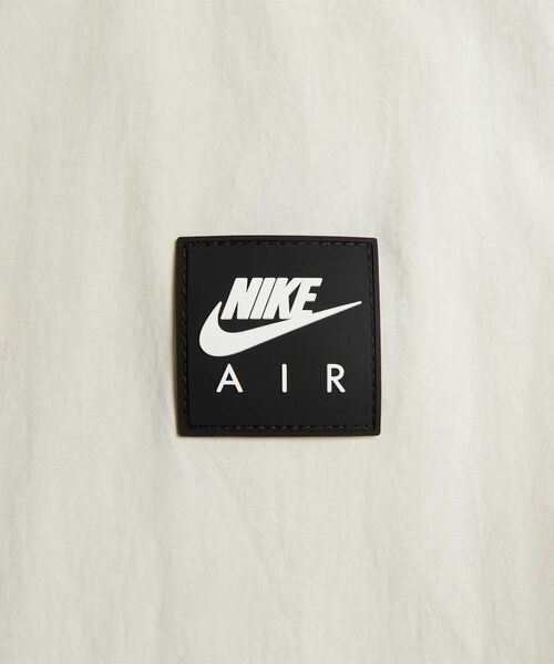 NIKE（ナイキ）の「ナイキ エア メンズ ウィンドランナー トラックジャケット / Nike Air Men's Windrunner Track Jacket IF1289-072 Light Bone（ナイロンジャケット・メンズ・オフホワイト・2XL/XL/S/M/L）」の6枚目の写真