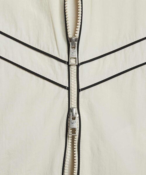 NIKE（ナイキ）の「ナイキ エア メンズ ウィンドランナー トラックジャケット / Nike Air Men's Windrunner Track Jacket IF1289-072 Light Bone（ナイロンジャケット・メンズ・オフホワイト・2XL/XL/S/M/L）」の7枚目の写真
