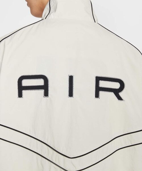 NIKE（ナイキ）の「ナイキ エア メンズ ウィンドランナー トラックジャケット / Nike Air Men's Windrunner Track Jacket IF1289-072 Light Bone（ナイロンジャケット・メンズ・オフホワイト・2XL/XL/S/M/L）」の9枚目の写真