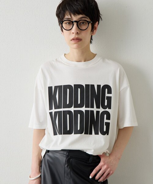 Whim Gazette(ウィムガゼット)の「KIDDINGロゴTシャツ(Tシャツ/カットソー・レディース・オフホワイト/チャコールグレー・FREE)」の13枚目の写真