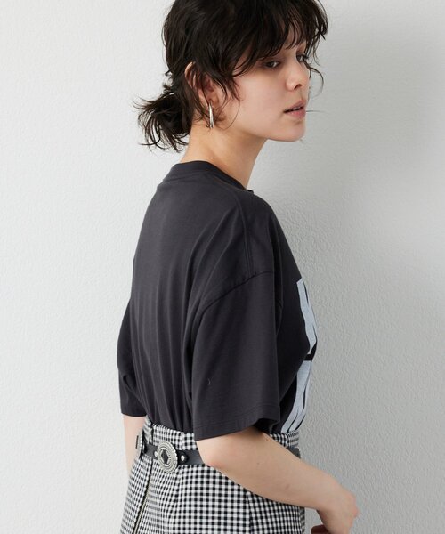 Whim Gazette（ウィムガゼット）の「KIDDINGロゴTシャツ（Tシャツ/カットソー・レディース・オフホワイト/チャコールグレー/ピンクベージュ・FREE）」の5枚目の写真