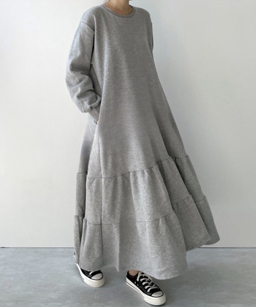 SallyLunn(サリーラン)の「ティアードロングワンピース(ワンピース・レディース・ブラック/グレー・LARGE/MEDIUM)」の2枚目の写真