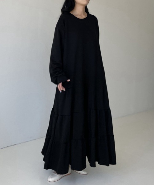 SallyLunn(サリーラン)の「ティアードロングワンピース(ワンピース・レディース・ブラック/グレー・LARGE/MEDIUM)」の1枚目の写真