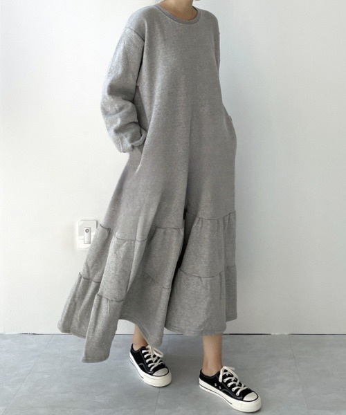 SallyLunn(サリーラン)の「ティアードロングワンピース(ワンピース・レディース・ブラック/グレー・LARGE/MEDIUM)」の4枚目の写真