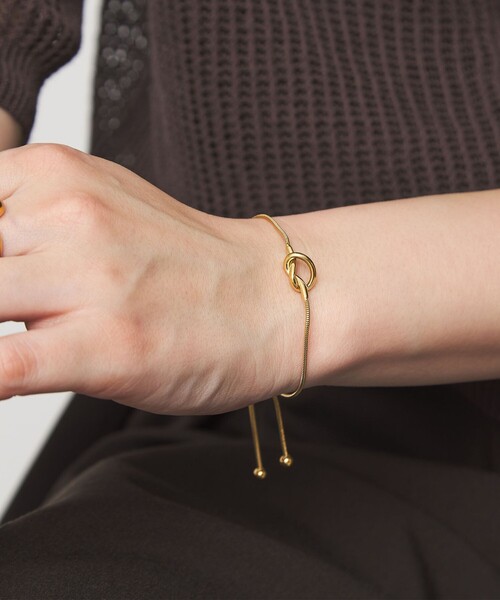 green label relaxing(グリーンレーベルリラクシング)の「knot スライド ブレスレット(ブレスレット・レディース・シルバー/ゴールド・FREE)」の1枚目の写真