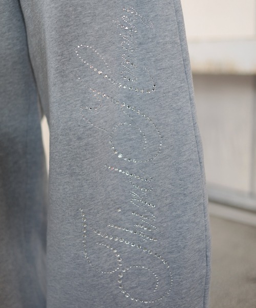 ATMARK(アットマーク)の「《2サイズ展開 / UNISEX 》ATMARK ラインストーンロゴ リベットデザインスウェットバレルパンツ セットアップ可能(スウェットパンツ・メンズ・ブラック/ブラック×ピンク/グレー/グレー×ピンク・M/L)」の12枚目の写真