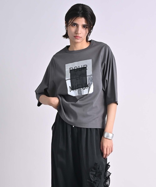 RAW FUDGE(ローファッジ)の「ボックスロゴ箔プリントTシャツ(Tシャツ/カットソー・レディース・ブラック/オフホワイト/チャコールグレー・M)」の3枚目の写真