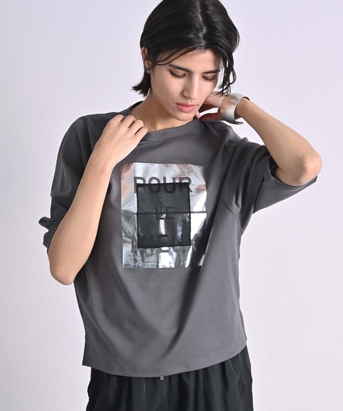 RAW FUDGE(ローファッジ)の「ボックスロゴ箔プリントTシャツ(Tシャツ/カットソー・レディース・ブラック/オフホワイト/チャコールグレー・M)」の22枚目の写真